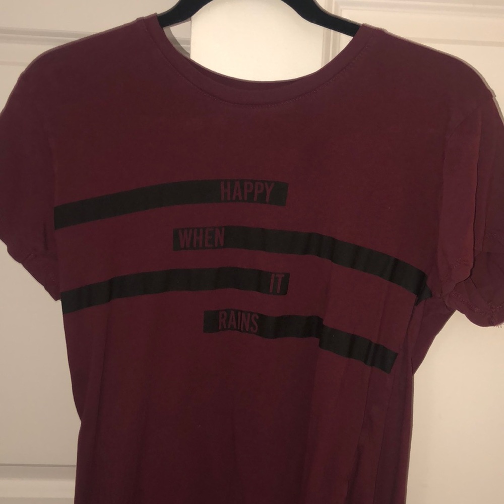 short sleeve graphic burgundy tee